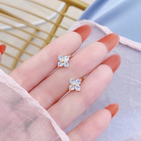 Cute Flower Hoop Earrings - Picture 4 of 4